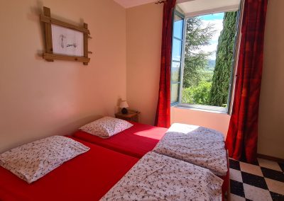 aurore-location-vacances-sud-france-chambre2